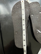 Load image into Gallery viewer, 8.19.22 SHOES Sz 8 Tory Burch Brown Scarab Flip Flops/Sandals
