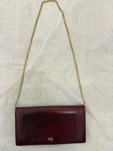 Load image into Gallery viewer, Vintage Style Horse Carriage Wallet on Chain Crossbody - Burgundy Pebbled Bag
