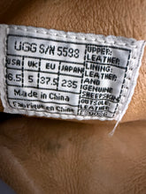 Load image into Gallery viewer, 11.20 BOOTS Sz 6.5 UGG Raya 5598 Taupe Leather Block Heel w/Sheepskin Trim
